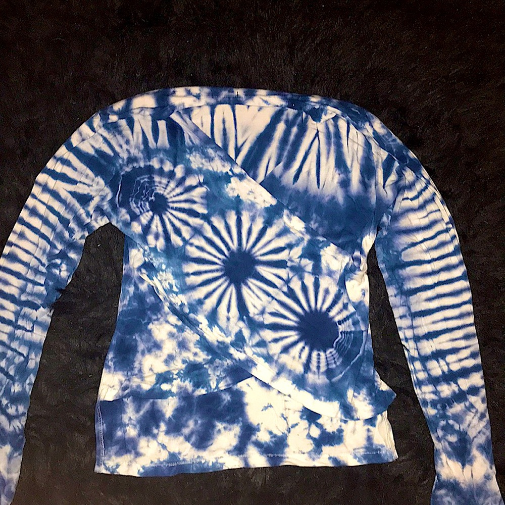 Small cross cross long sleeve shirt